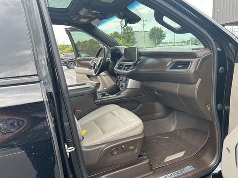Used 2023 Chevrolet Suburban Z71 w/ Luxury Package AWD/4WD image 30