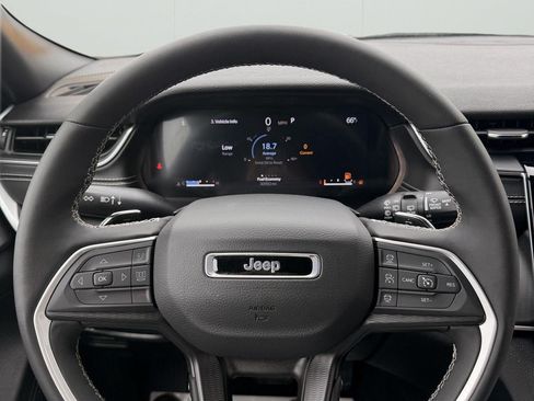 Used 2025 Jeep Grand Cherokee L Altitude RWD image 15
