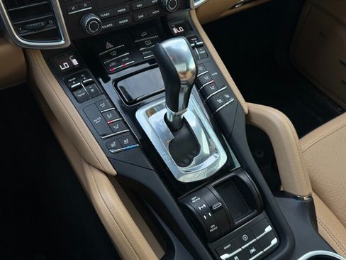 Used 2018 Porsche Cayenne Platinum Edition AWD/4WD image 46