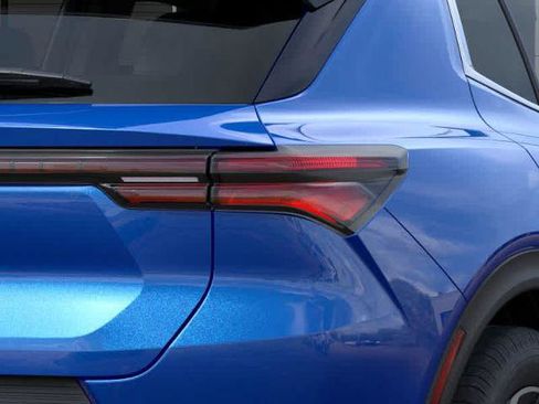 New 2026 Chevrolet Equinox EV LT image 11