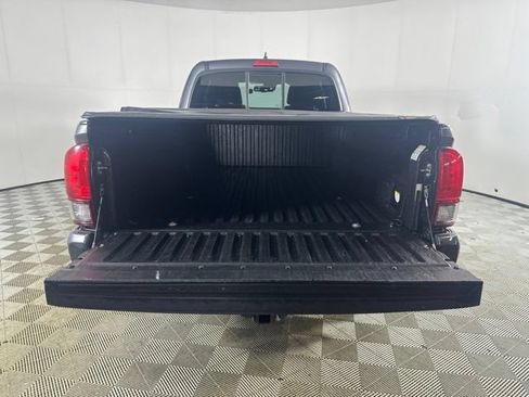 Used 2018 Toyota Tacoma TRD Sport w/ Technology Package AWD/4WD image 8