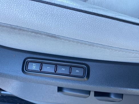 Used 2019 Volkswagen Tiguan SEL Premium R-Line AWD/4WD image 34