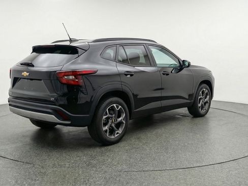 Used 2025 Chevrolet Trax LT image 9