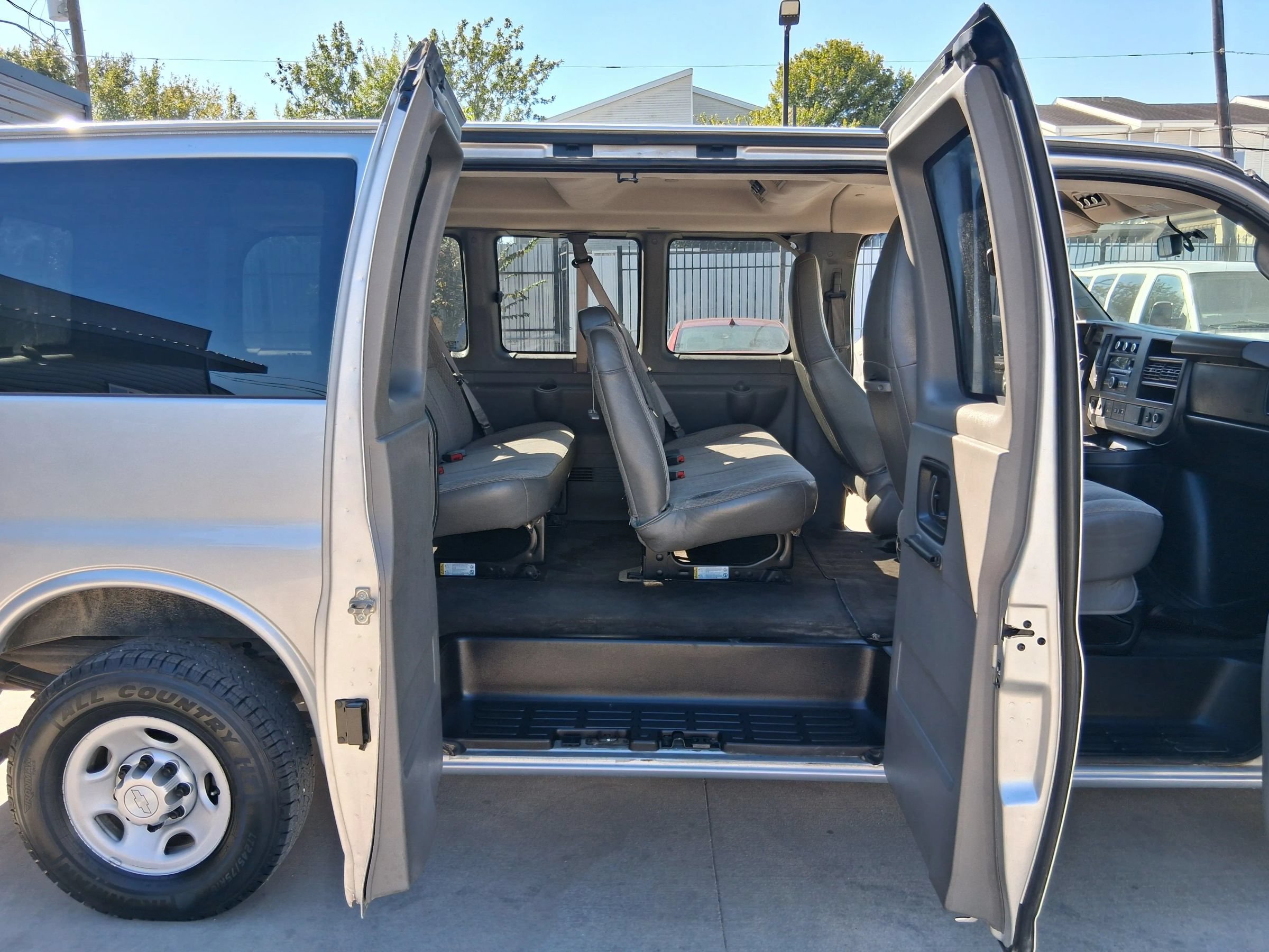Used 2017 Chevrolet Express 2500 LS RWD image 27