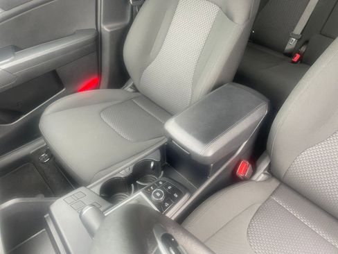 Used 2025 Kia Sportage LX FWD image 35