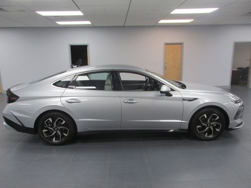 Used 2024 Hyundai Sonata SEL FWD image 4