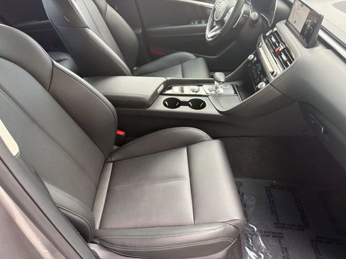 Used 2026 Genesis G70 2.5T RWD image 23