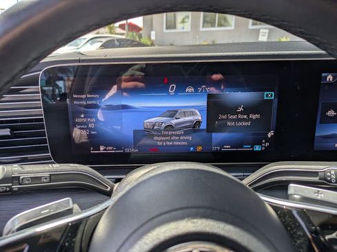 Used 2025 Mercedes-Benz GLS 450 4MATIC image 16