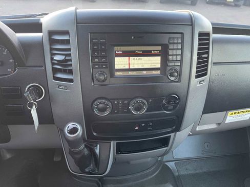 Used 2015 Freightliner Sprinter 2500 image 21