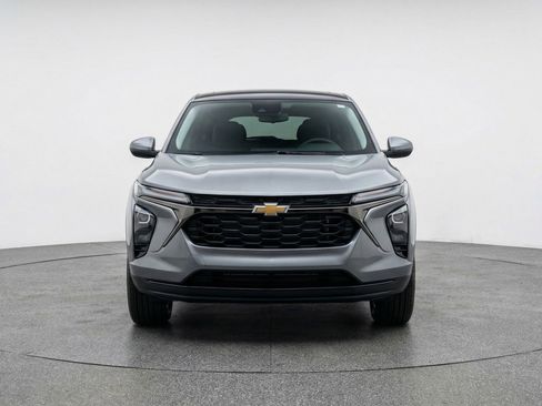 Used 2025 Chevrolet TrailBlazer LT image 2