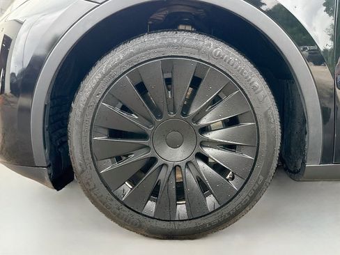 Used 2024 Tesla Model Y Long Range AWD/4WD image 31