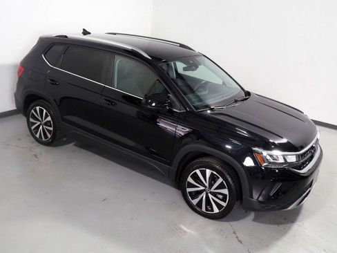 Used 2024 Volkswagen Taos SE image 11