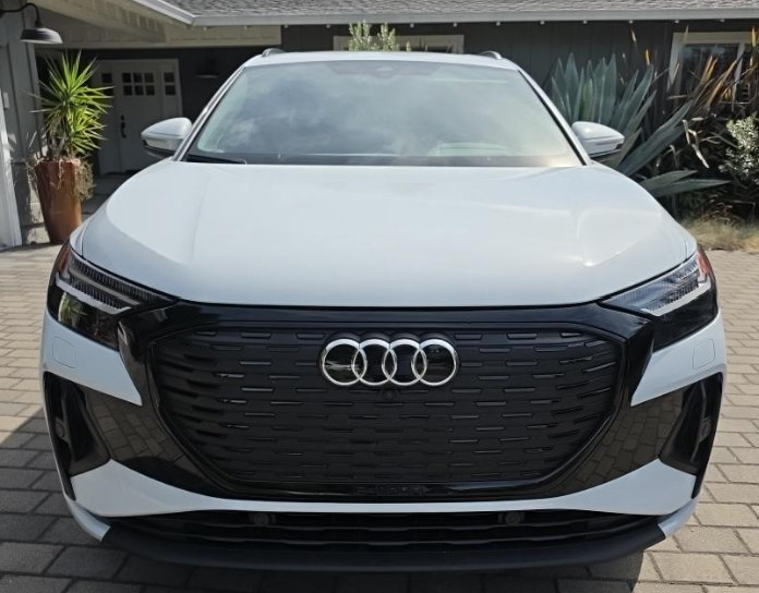 Used 2023 Audi Q4 e-tron Prestige w/ Black Optic Package AWD/4WD image 3