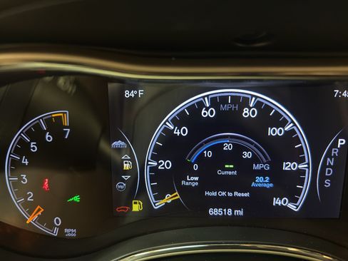 Used 2014 Jeep Grand Cherokee Overland AWD/4WD image 19