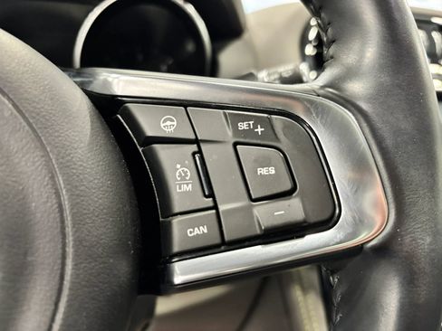 Used 2017 Jaguar F-PACE R-Sport image 33