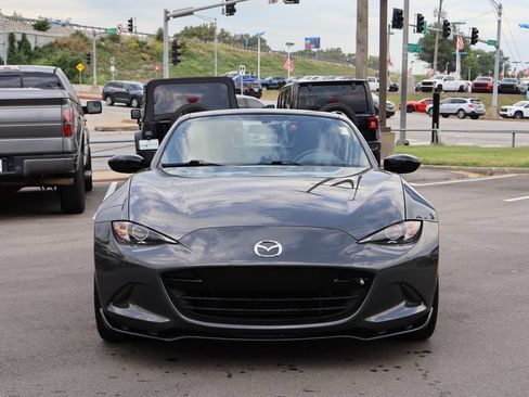 Used 2019 MAZDA MX-5 Miata RF Club RWD image 2