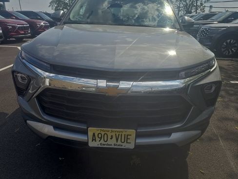 Used 2025 Chevrolet TrailBlazer LT AWD/4WD image 3