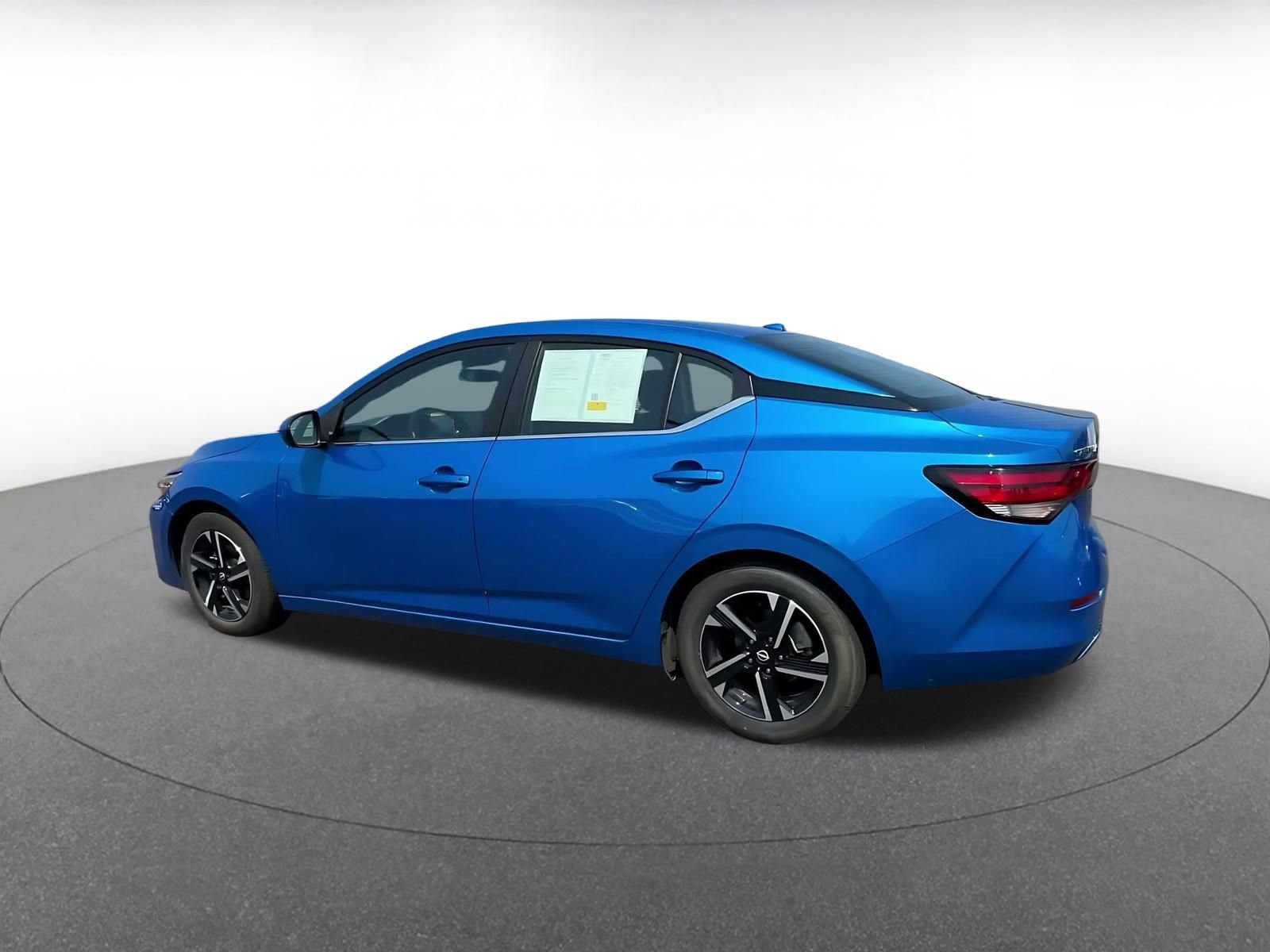 Used 2025 Nissan Sentra SV FWD image 9