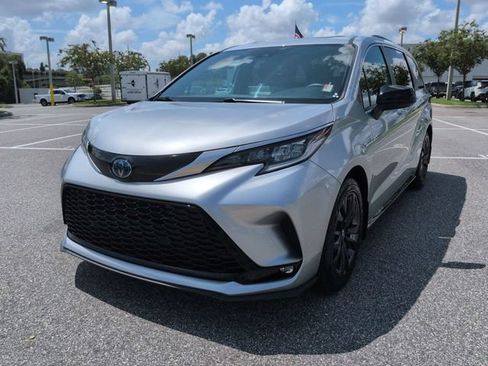 Certified 2024 Toyota Sienna XSE FWD image 8