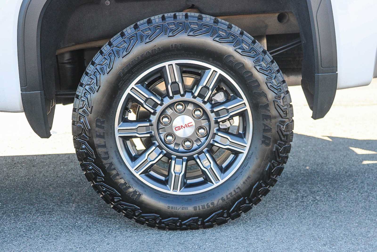 Used 2025 GMC Sierra 1500 AT4 AWD/4WD image 8