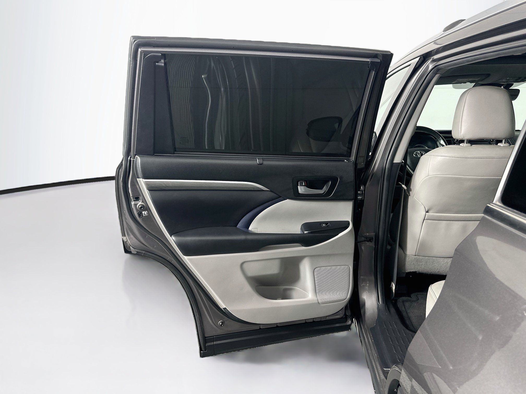 Used 2019 Toyota Highlander Limited Platinum w/ Carpet Mat Package (TMS) AWD/4WD image 28