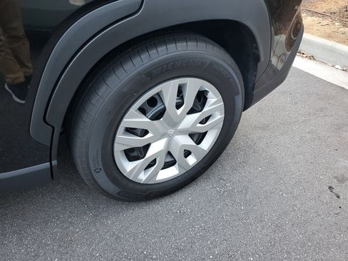 Used 2026 Toyota Corolla Cross L image 8