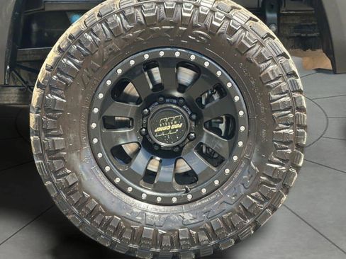 Used 2017 RAM 2500 Tradesman w/ Chrome Appearance Group AWD/4WD image 11