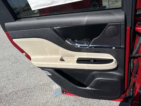 New 2026 Lincoln Corsair Premiere image 12