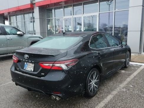 Certified 2022 Toyota Camry SE image 3