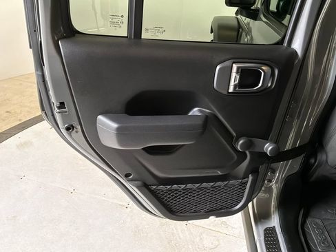 Used 2022 Jeep Wrangler Unlimited Sport AWD/4WD image 16