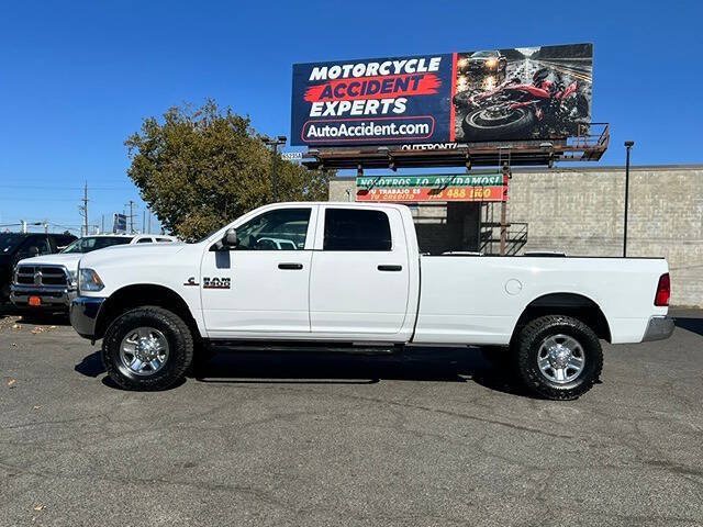 Used 2016 RAM 3500 Tradesman w/ Chrome Appearance Group AWD/4WD image 6