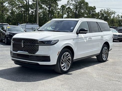 New 2025 Lincoln Navigator Reserve image 2