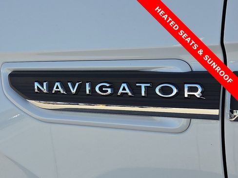 Used 2022 Lincoln Navigator Reserve image 8