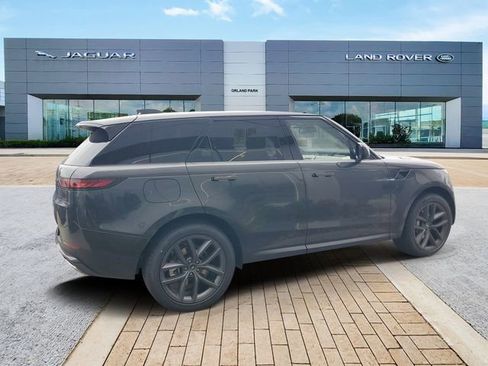 Used 2025 Land Rover Range Rover Sport SE AWD/4WD image 4