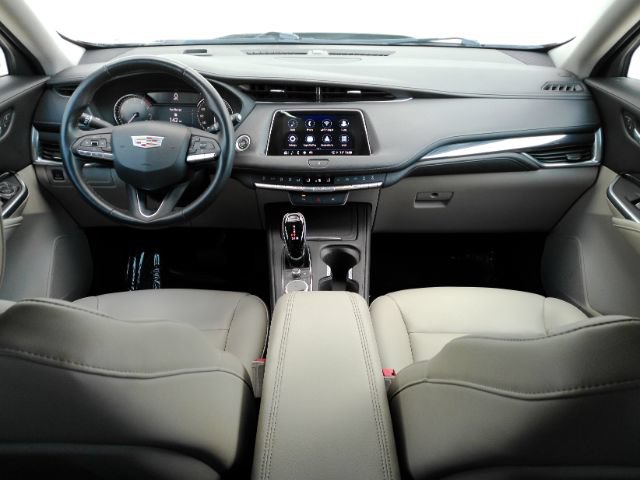 Used 2022 Cadillac XT4 Luxury w/ Driver Awareness Package FWD image 3