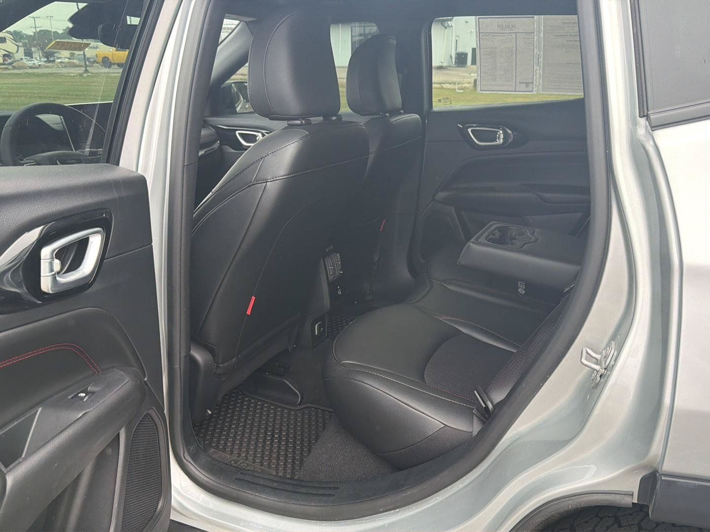 Used 2026 Jeep Compass Trailhawk AWD/4WD image 10