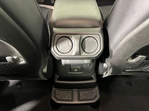 Used 2024 Jeep Wrangler Unlimited Sahara w/ Technology Group AWD/4WD image 41
