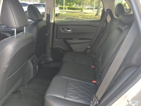 Certified 2024 Nissan Rogue Platinum FWD image 14