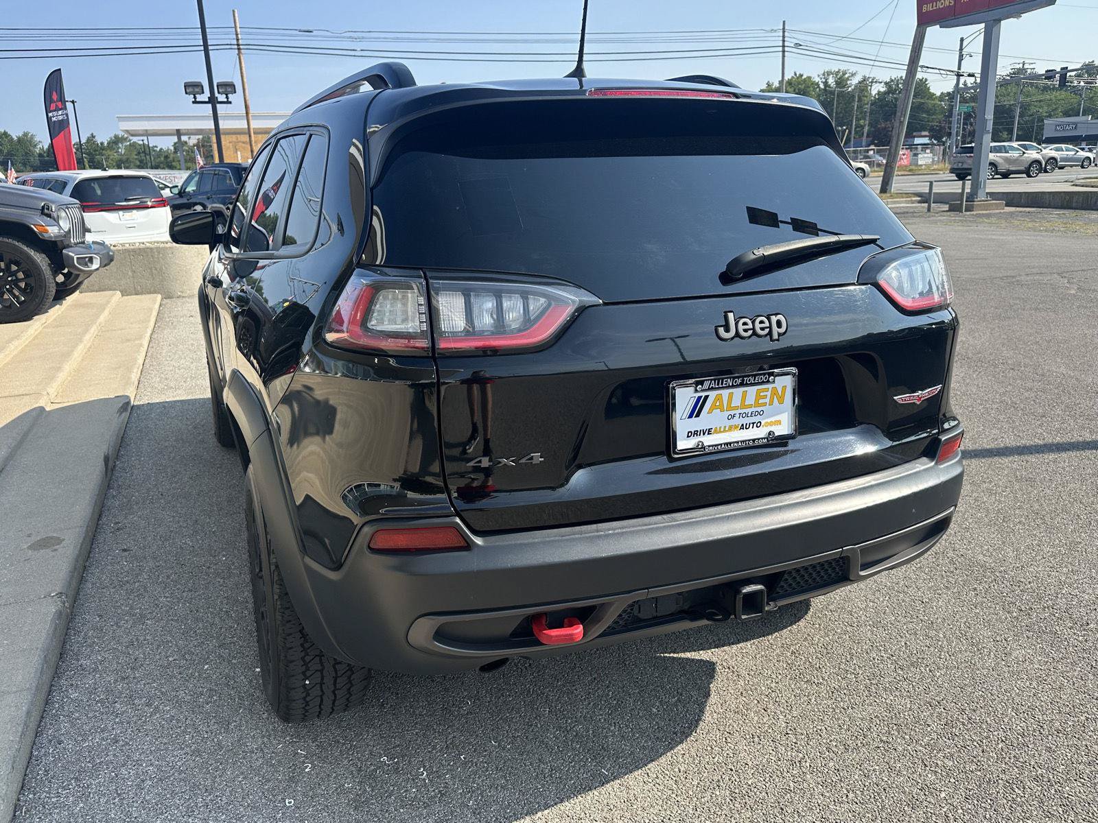 Used 2022 Jeep Cherokee Trailhawk w/ Premium Leather Package AWD/4WD image 8
