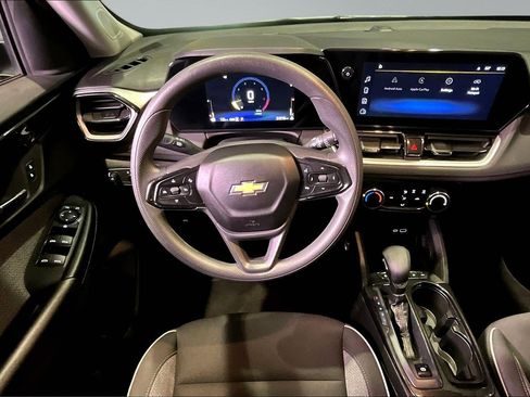 Used 2025 Chevrolet TrailBlazer LT AWD/4WD image 9