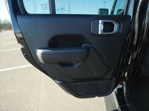 Used 2022 Jeep Wrangler Unlimited Sport image 16