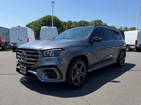 Used 2024 Mercedes-Benz GLS 450 4MATIC image 3