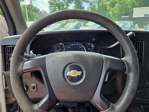 Used 2010 Chevrolet Express 1500 RWD image 23