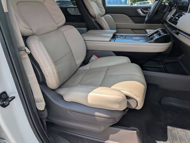 Certified 2023 Lincoln Navigator L Reserve AWD/4WD image 28