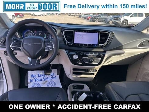 Used 2024 Chrysler Pacifica Touring-L image 33