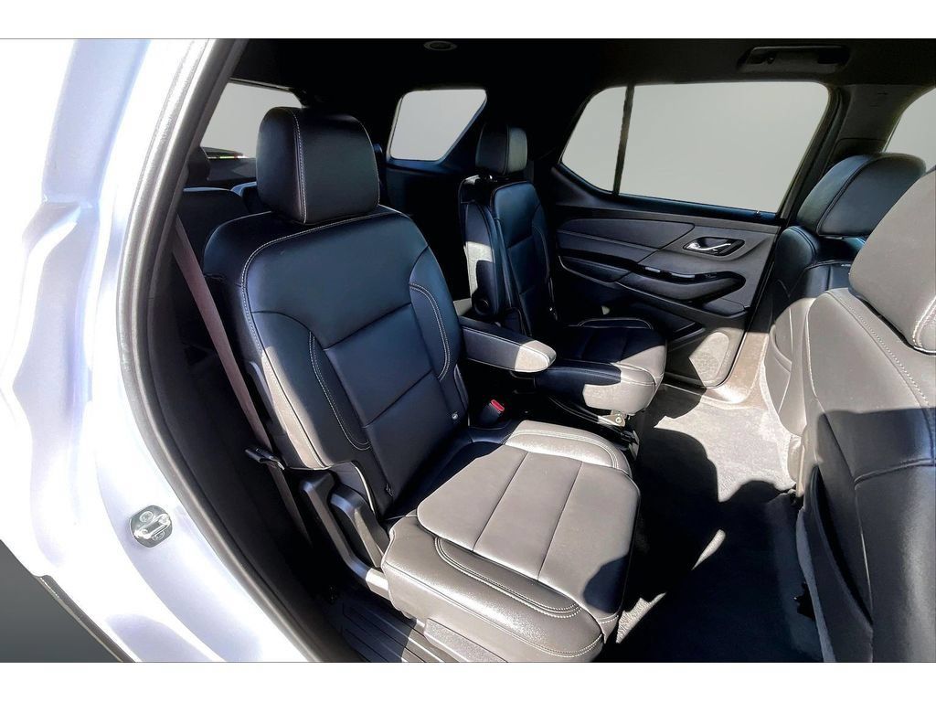 Used 2023 Chevrolet Traverse LT FWD image 21