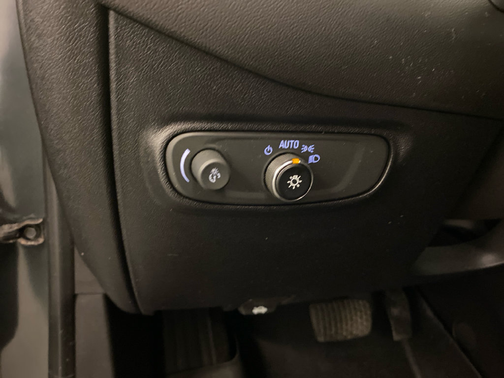 Used 2018 Chevrolet Equinox LT FWD image 14