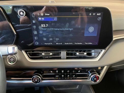 Used 2025 Chevrolet Equinox LT image 18