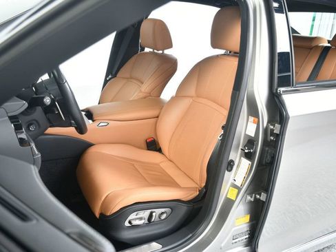 Used 2023 Lexus LS 500 w/ Accessory Package (Z2) image 31