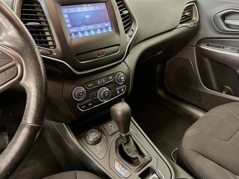 Used 2020 Jeep Cherokee Latitude w/ Cold Weather Group image 25